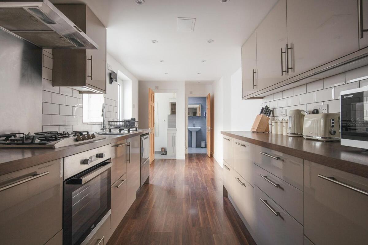 Spacious 3 Bedroom Home With Ps5 And Pool Table Near O2 Arena Canary Wharf And Elizabeth Line To Central Londres Exterior foto