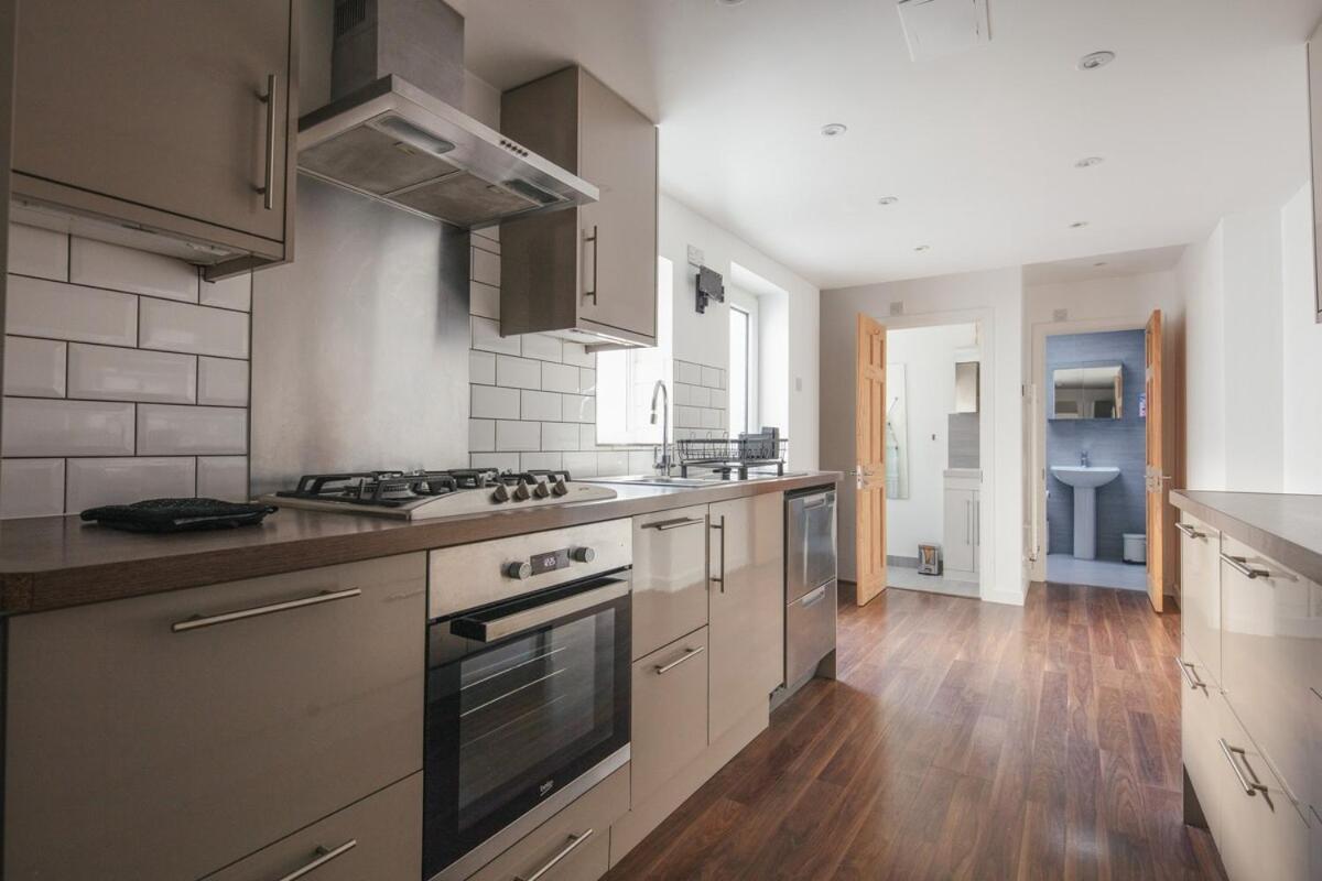 Spacious 3 Bedroom Home With Ps5 And Pool Table Near O2 Arena Canary Wharf And Elizabeth Line To Central Londres Exterior foto
