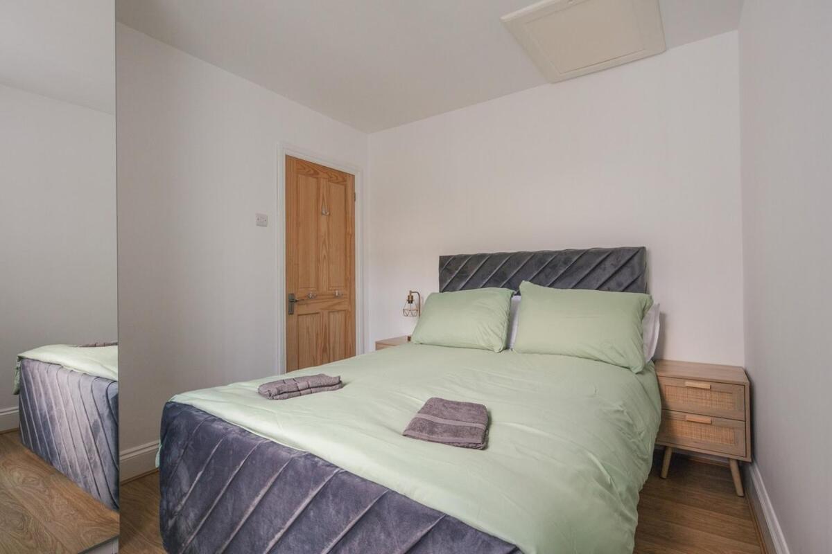 Spacious 3 Bedroom Home With Ps5 And Pool Table Near O2 Arena Canary Wharf And Elizabeth Line To Central Londres Exterior foto