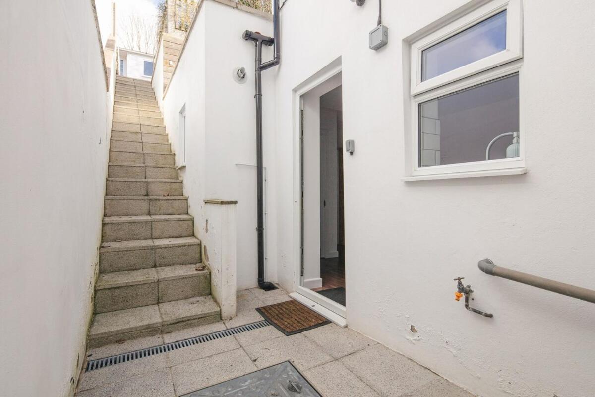 Spacious 3 Bedroom Home With Ps5 And Pool Table Near O2 Arena Canary Wharf And Elizabeth Line To Central Londres Exterior foto
