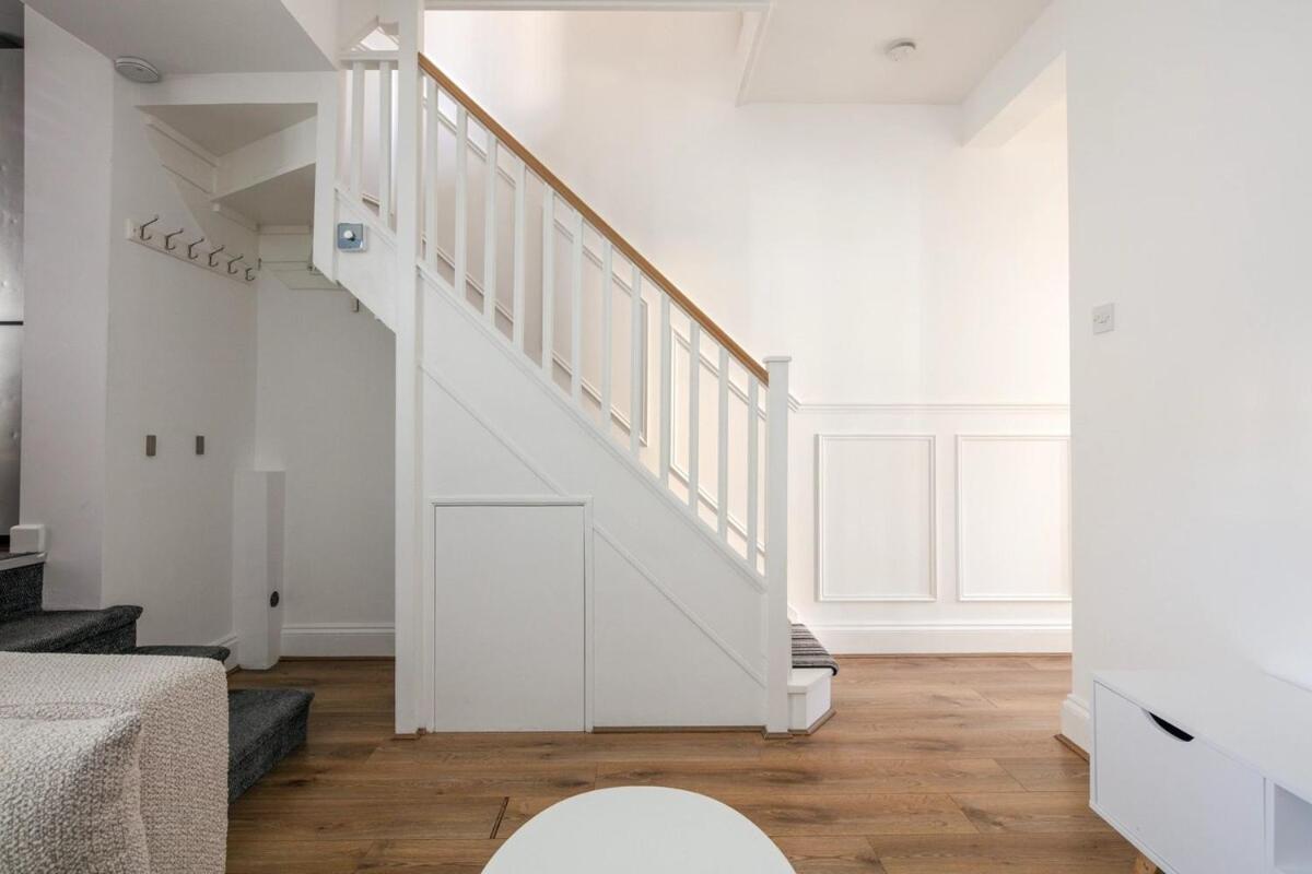 Spacious 3 Bedroom Home With Ps5 And Pool Table Near O2 Arena Canary Wharf And Elizabeth Line To Central Londres Exterior foto
