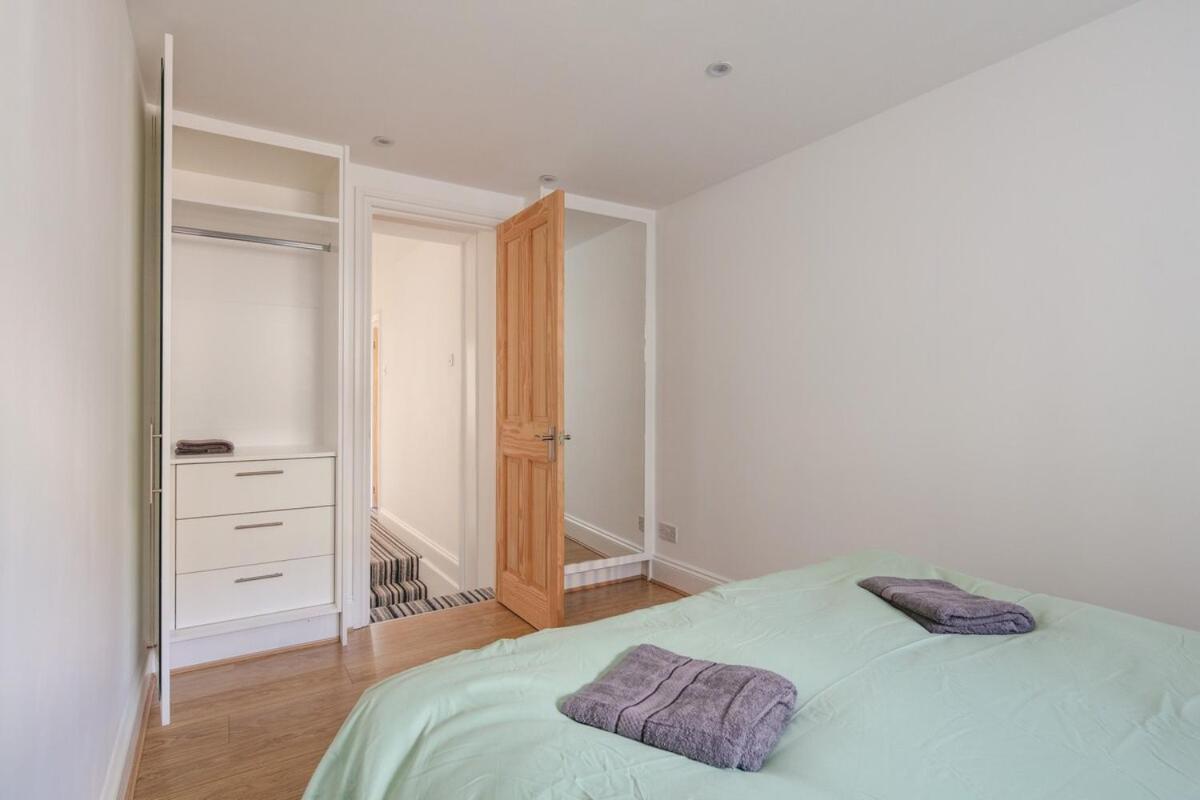 Spacious 3 Bedroom Home With Ps5 And Pool Table Near O2 Arena Canary Wharf And Elizabeth Line To Central Londres Exterior foto