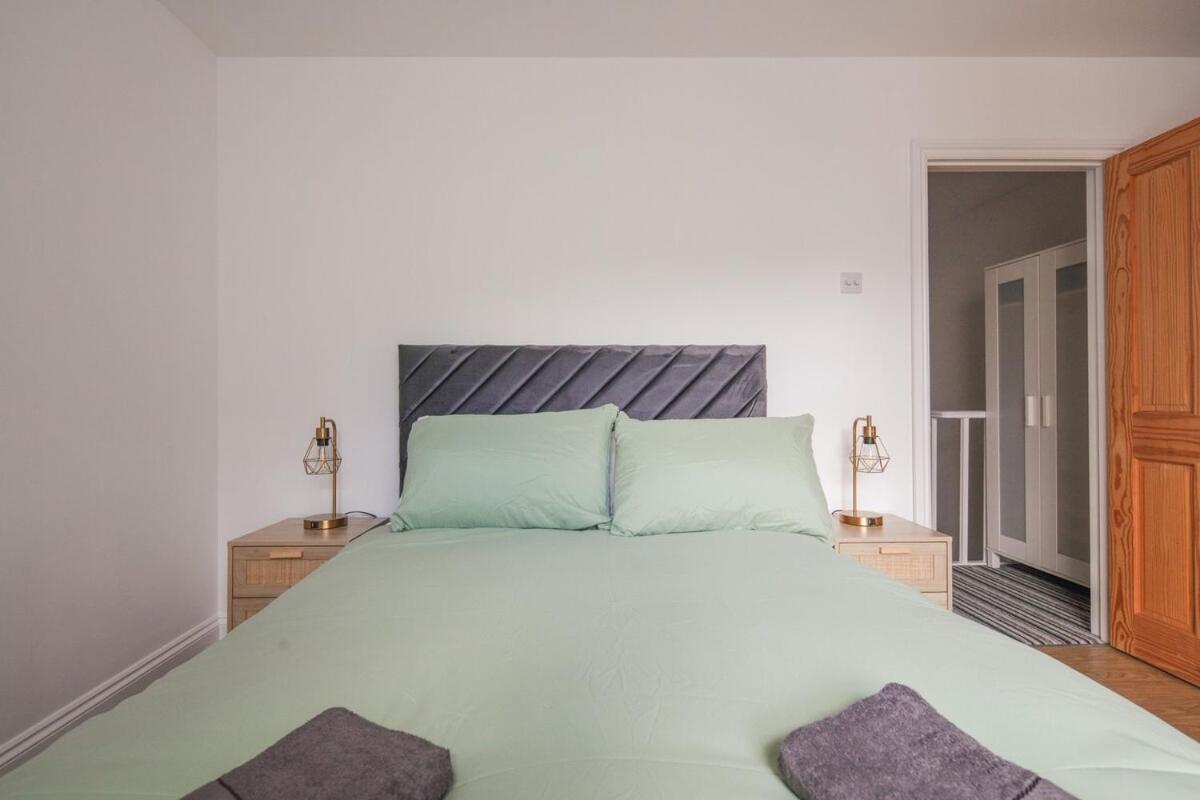 Spacious 3 Bedroom Home With Ps5 And Pool Table Near O2 Arena Canary Wharf And Elizabeth Line To Central Londres Exterior foto
