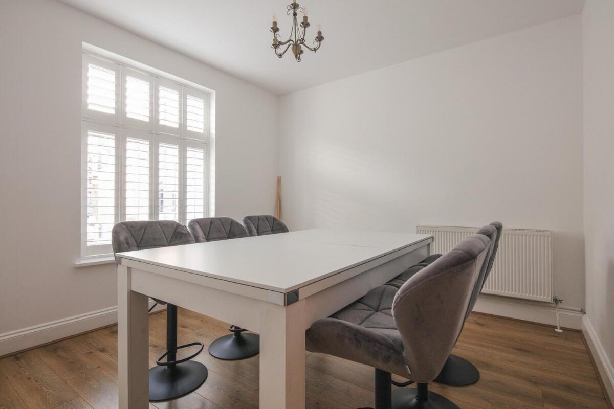 Spacious 3 Bedroom Home With Ps5 And Pool Table Near O2 Arena Canary Wharf And Elizabeth Line To Central Londres Exterior foto