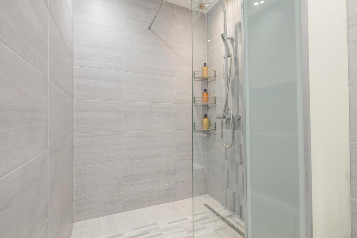 Spacious 3 Bedroom Home With Ps5 And Pool Table Near O2 Arena Canary Wharf And Elizabeth Line To Central Londres Exterior foto