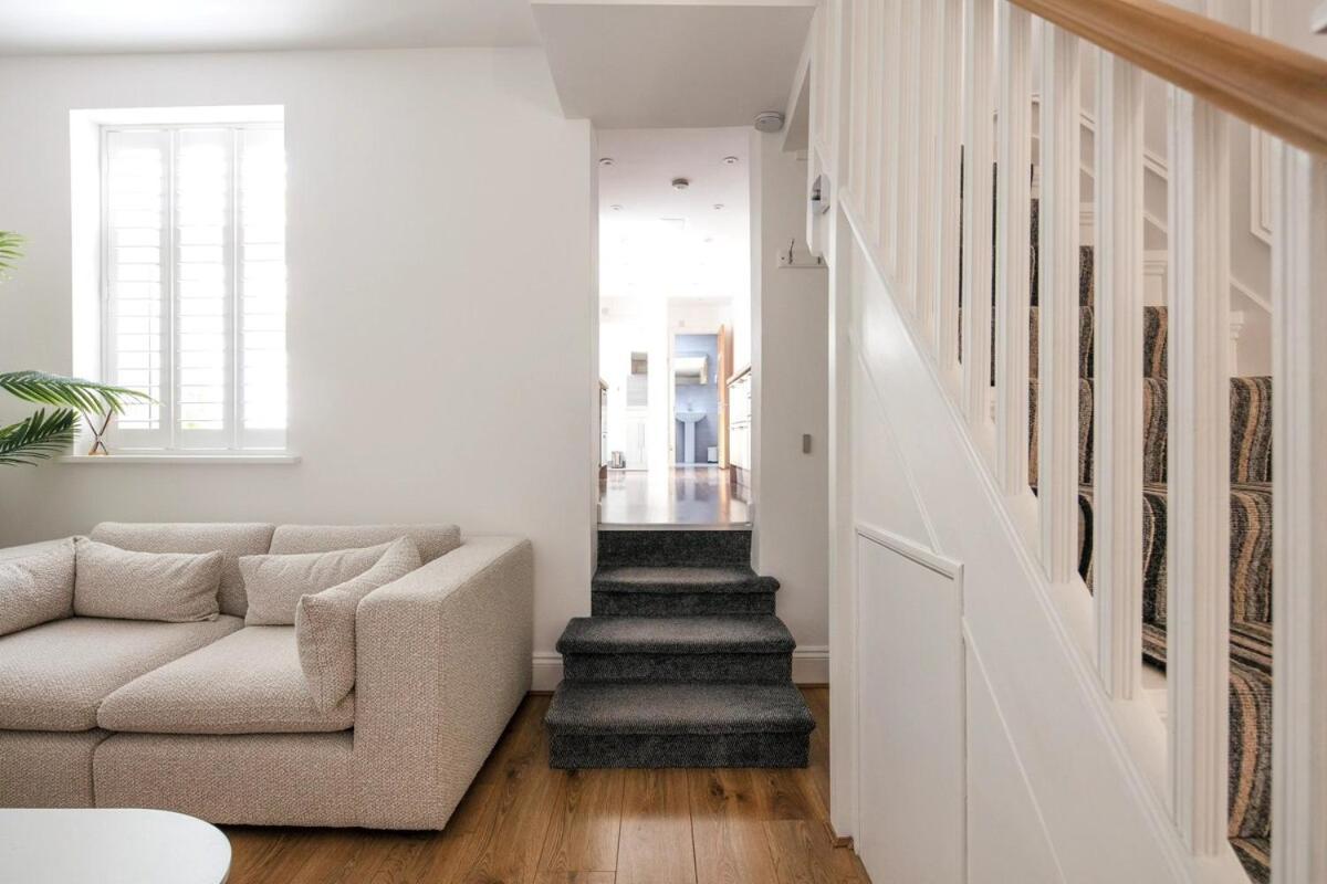 Spacious 3 Bedroom Home With Ps5 And Pool Table Near O2 Arena Canary Wharf And Elizabeth Line To Central Londres Exterior foto